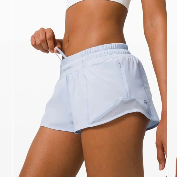 Lululemon Hotty Hot Short II *2.5"
Daydream - Picture 1 of 5